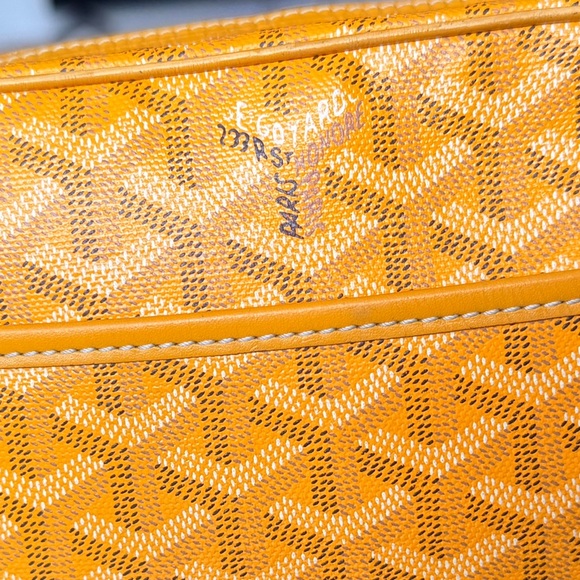 AUTHENTIC GOYARD CAP VERT YELLOW CROSSBODY BAG - Picture 12 of 16